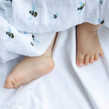 ORGANIC SWADDLE SET - BUSY BEES